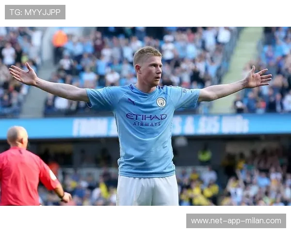 德布劳内的急速带球切换让曼城在瞬间形成优势